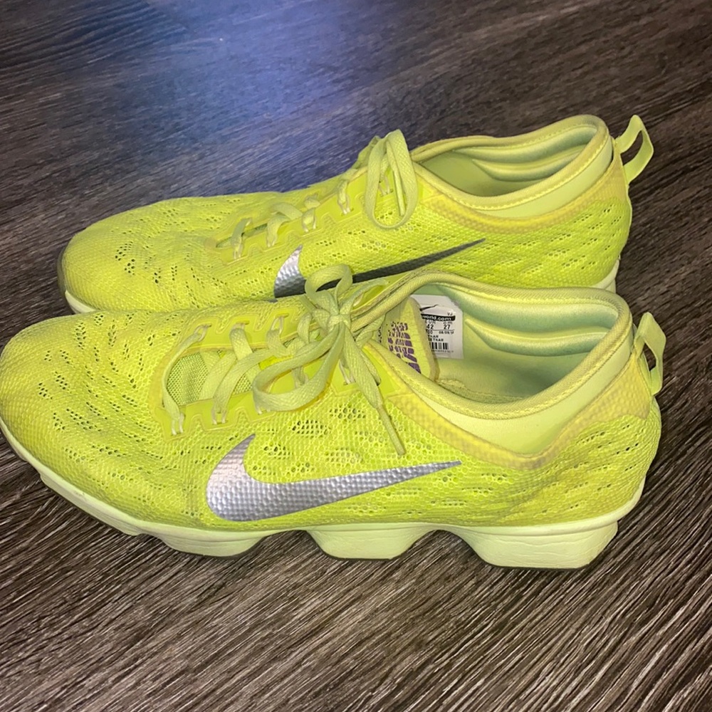 Nike tennis shoes